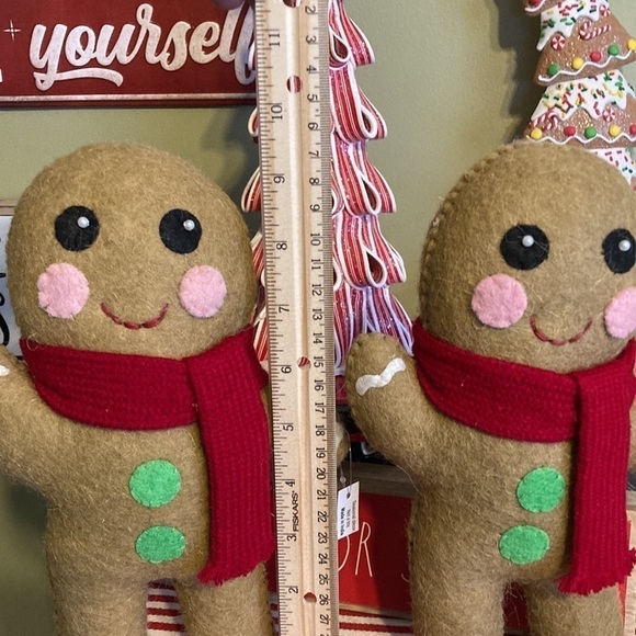 FELTED GINGERBREAD MEN WITH SCARF SET OF 2 - Picture 4 of 7